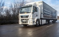 ポルシェ初のEVスポーツ、部品輸送もゼロエミッションで…EVトラック導入へ 画像