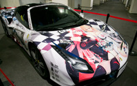 『アズールレーン』のフェラーリ 488スパイダー痛車、展示中…秋葉原 画像