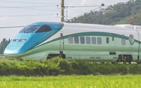 山形新幹線の観光列車『とれいゆ』がリニューアル…足湯の空き情報も表示 4月6日 画像