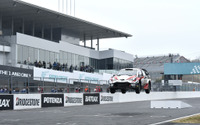 【モースポフェス鈴鹿】WRCパフォーマンスでヤリスの飛行距離は? 画像