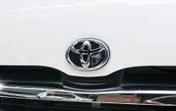データシステム、エンブレムフロントカメラキット発売へ まずはハイエース / オデッセイ用 画像
