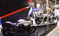 スズキで新旧 カタナ がそろい踏み、MotoGP参戦車にまたがりも…東京モーターサイクルショー2019 画像