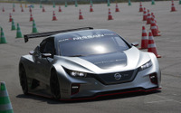 日産の走る実験室「リーフNISMO RC-02」に試乗…おそろしく速く、そして曲がる 画像