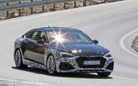 アウディ RS5スポーツバック に早くも改良新型!前後デザイン刷新へ 画像