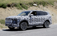 トヨタやBMWの技術も? 中国ブリリアンスの高級SUV「V9」プロトタイプを初スクープ 画像
