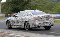 BMW 4シリーズクーペ、開発車両がニュルに出現…“ミニ8シリーズ”となるか 画像
