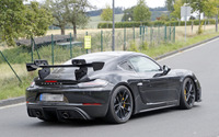 ポルシェ 718ケイマン に最終兵器「GT4 RS」…開発車両をスクープ 画像