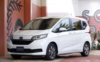 【ホンダ フリード 改良新型】エンジン回転数制御、Honda SENSINGアップデート…安全面の進化も 画像