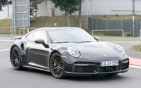 ポルシェ 911「ターボS」新型、エンジン進化で640馬力へ! 画像