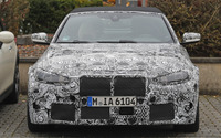 BMW M4カブリオレ 新型に大接近…2020年デビュー、巨大グリルはどうなる? 画像