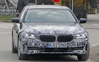 これがBMW 5シリーズ 改良新型の「顔」だ!新グリルも完全露出 画像