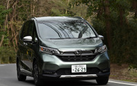 【ホンダ フリード 新型試乗】コンパクトながら十分な車内空間はマジックのよう…島崎七生人 画像