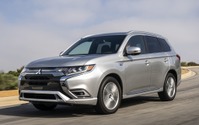 三菱 アウトランダーPHEV 、2020ファミリーグリーンカーオブザイヤー受賞 画像