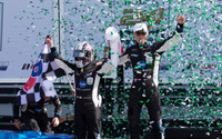 小林可夢偉、デイトナ24時間レースで2年連続総合優勝を果たす 画像