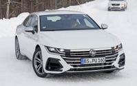 VW最強の4ドアクーペ誕生へ…『アルテオン』初の「R」は新開発V6で400馬力!? 画像