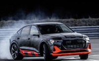 アウディ e-tron スポーツバックに高性能な「S」、3モーターで503馬力…プロトタイプ発表 画像