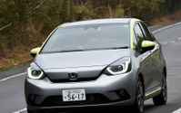 【ホンダ フィット 新型試乗】文句もあるけれど、Aピラーの形状と走りはお気に入り…岩貞るみこ 画像