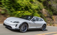 ポルシェ タイカン 初の派生モデル、車名は『クロスツーリスモ』に決定…EVクロスオーバー 画像