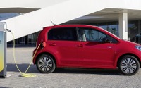 VW up！改良新型、2台に1台がEVに…需要がドイツで急増 画像
