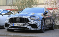 メルセデスAMG『E63 ステーションワゴン』改良新型、攻撃的フロントマスクがお目見え 画像