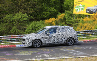 BMWのミニバンは走りが違う!アクティブツアラー「Mスポーツ」がニュルにあらわる 画像