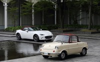 マツダ100周年、記念車のモチーフは戦後初めてのクーペ…デザイナーが手掛けたグッズも販売 画像