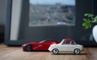 マツダ100周年、デザイナーが手掛けたグッズ「マツダコレクション」を発売…モデルカーは40種類 画像