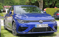 ついに「Rブルー」で出現…VW ゴルフR 新型、内外装ほぼ全て見えた 画像