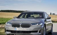 BMW 5シリーズ にもエントリーPHV、EVモードは最大61km…3月に欧州設定 画像
