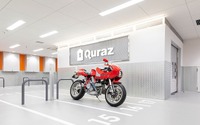 トランクルームのキュラーズ、初の大型バイク月極パーキングを高輪台にオープン 画像