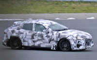 これがフェラーリ初のSUV!? マセラティ風の最新プロトタイプをスクープ 画像