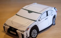 レクサス初のEV、『UX300e』をペーパークラフトで…やっぱりゼロエミッション 画像