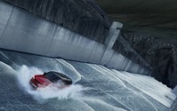 レンジローバースポーツ 新型が挑戦、長さ200mのダムの放水路を駆け上がれ!!［動画］ 画像