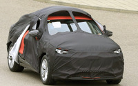 アウディの最新EV『Q6 e-tronスポーツバック』、覆面姿でもわかるクーペSUVのシルエット 画像