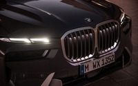 BMW X7 改良新型発売、フロントフェイス刷新…完全自動駐車など最新機能搭載 画像