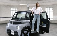 軽自動車よりも小さい! 15歳から運転できるオペル、約132万円から販売 画像