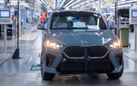 BMWの新車が工場内を完全自動運転、独レーゲンスブルク工場に導入 画像