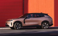 Lynk & Coの新型PHEV『08』、欧州でオンライン販売開始...EV航続200km 画像