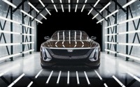 完全オーダーメイドで約5000万円から、キャデラックの最高級セダンが米国で納車開始 画像
