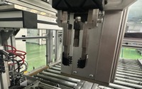 ボッシュ、東松山工場の自動車部品生産ロボットに「柔軟指」導入 画像