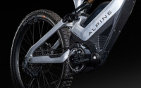 アルピーヌと仏ラピエール、約200万円の高級電動マウンテンバイク発表 画像