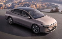 日産の新型PHEVセダン『N6』、EV航続180km...約220万円から中国発売 画像