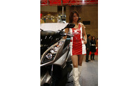 【東京モーターショー09ライブラリー】コンパニオン…KYMCO 画像