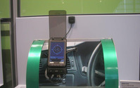 【CeBIT2004】ソニー『クリエ』をカーナビに 画像