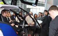 【CeBIT 12】伸びたり縮んだりつながったり---EV提案 画像