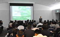 【IAAE12】先駆企業が講演…自動車補修用水性塗料 画像