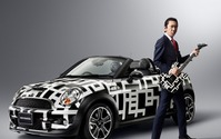 MINI、布袋寅泰のコラボモデルを特別展示 画像