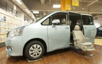 【福祉車両レポート】隔絶感がなく、同じ目線で会話できる工夫がこらされたトヨタノア & ラクティス…まるも亜希子 画像