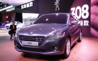 【上海モーターショー13】プジョーの小型4ドアセダン、301…年内に中国発売へ 画像