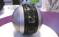 【CeBIT2005】ソニー エリクソン ROB-1、走るカメラ! 画像